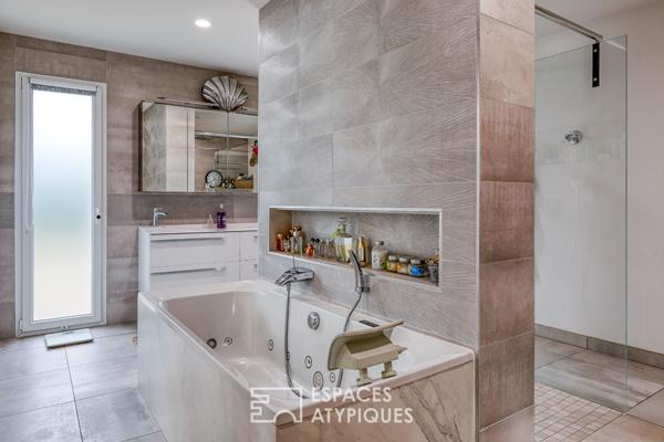 Villa contemporaine avec piscine & spa : l’élégance d’une vie dedans-dehors, au coeur de Pruniers