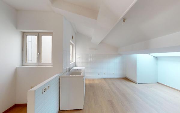 Appartement à vendre    4 pièces • 84 m2 Marseille 2