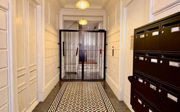 Appartement à vendre    4 pièces • 84 m2 Marseille 2