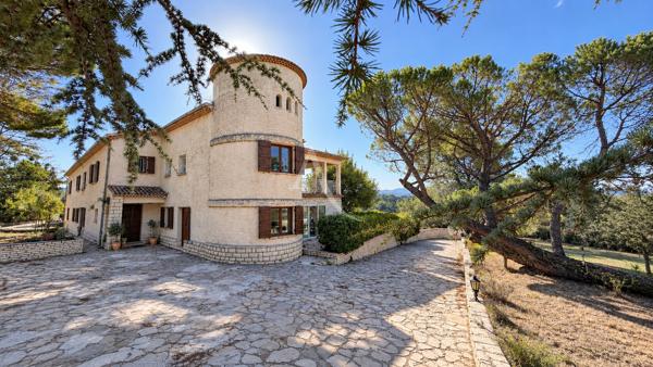 PROPRIETE FORCALQUIER VILLA DEPENDANCE PISCINE HANGAR JARDIN