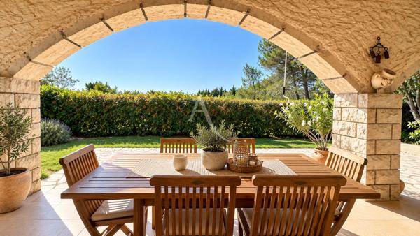PROPRIETE FORCALQUIER VILLA DEPENDANCE PISCINE HANGAR JARDIN
