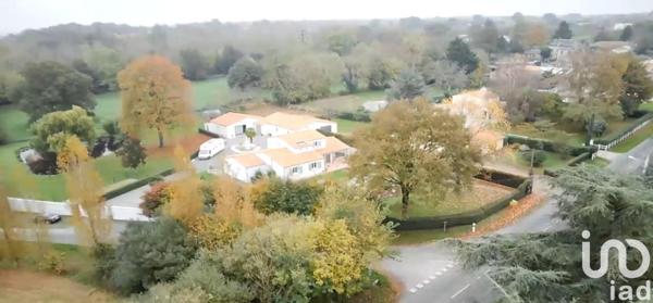 Maison traditionnelle 6 pièces de 170 m² à Chantonnay (85110)