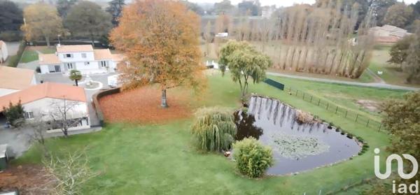 Maison traditionnelle 6 pièces de 170 m² à Chantonnay (85110)