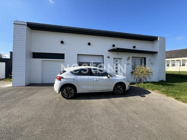 Maison de plain pied, bourg de Plumelec, 145 m², 5 chambres.