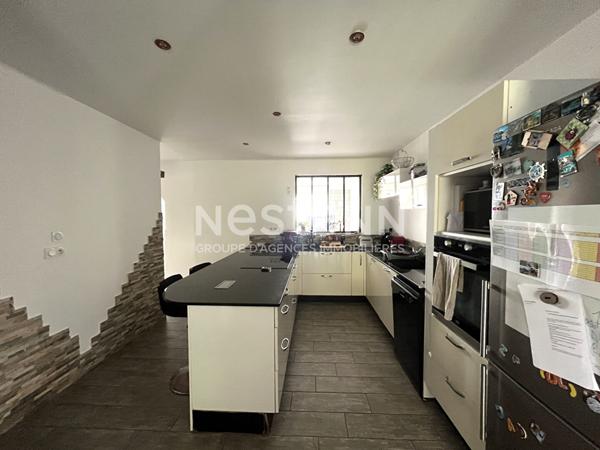 Maison de plain pied, bourg de Plumelec, 145 m², 5 chambres.