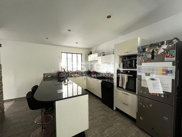 Maison de plain pied, bourg de Plumelec, 145 m², 5 chambres.