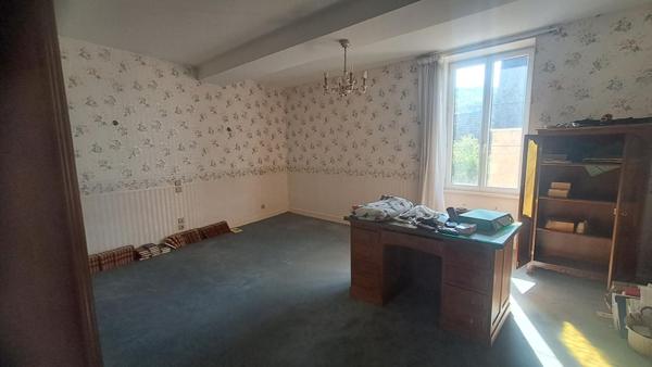 Maison Armes 4 pièce(s) 180 m2    149 900