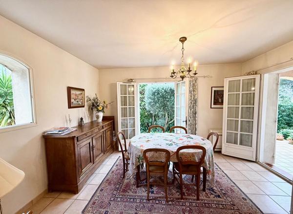 Villa T6 indépendante au calme - 4 chambres et double garage - Proche mer