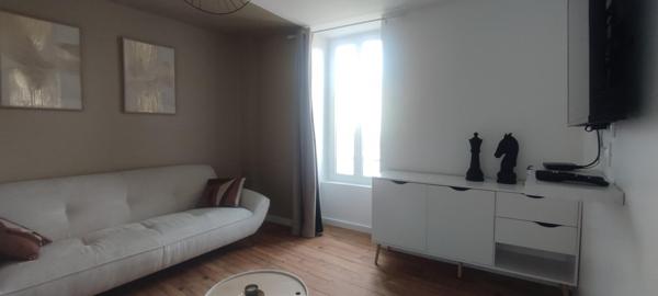 Immeuble, appartements meublés neufs, rénovés, centre ville