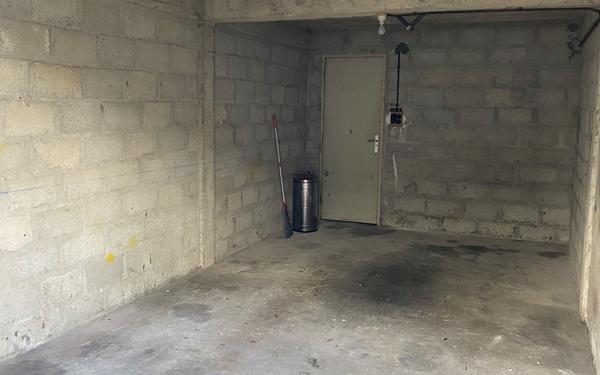 Stationnement à louer    Brest