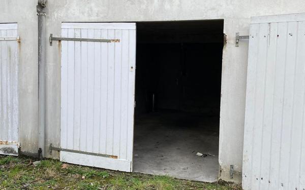 Stationnement à louer    Brest