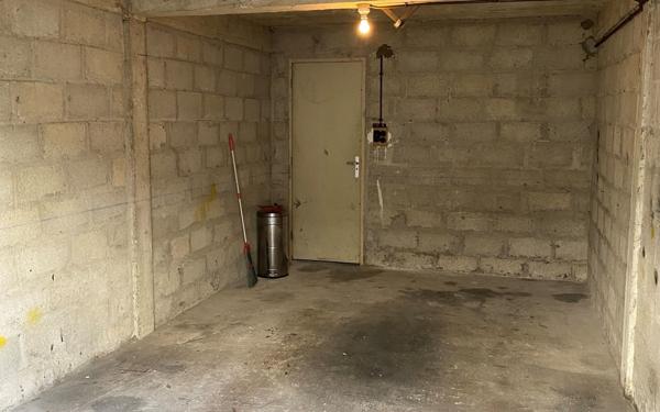 Stationnement à louer    Brest