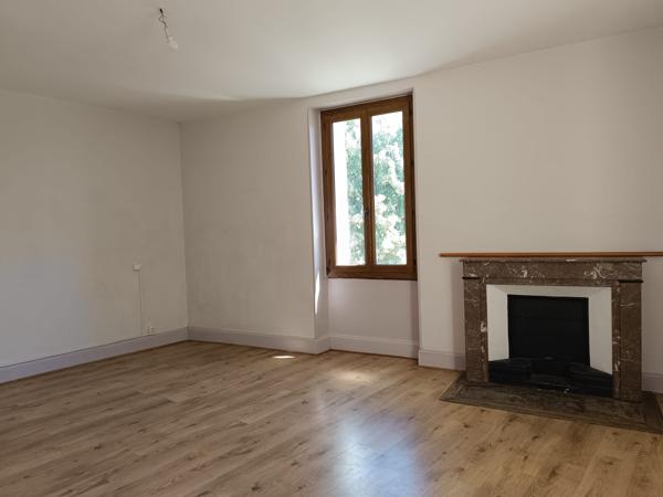 Maison
         4 pièces
        - 121 m² Exclusivité 258 000 € *