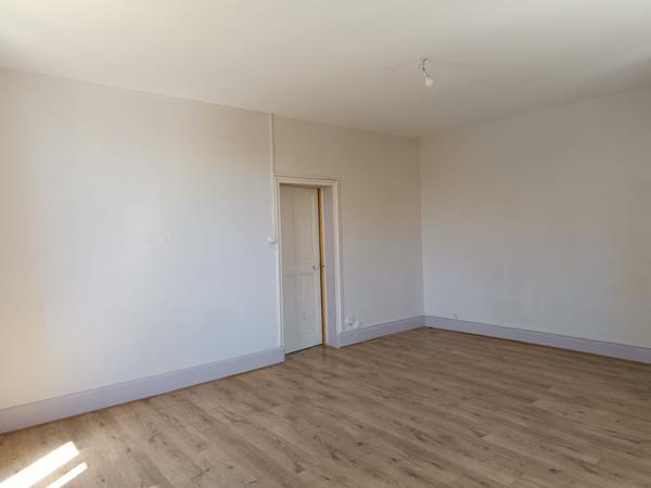 Maison
         4 pièces
        - 121 m² Exclusivité 258 000 € *