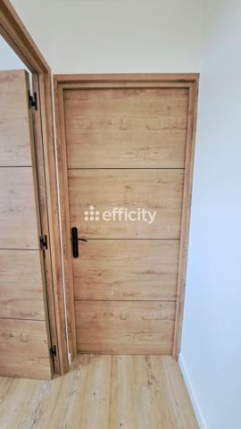 Maison
         5 pièces
        - 150 m² 500 000 € *