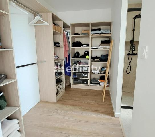 Maison
         5 pièces
        - 150 m² 500 000 € *