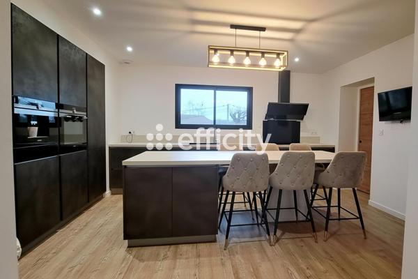 Maison
         5 pièces
        - 150 m² 500 000 € *