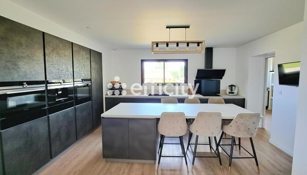 Maison
         5 pièces
        - 150 m² 500 000 € *