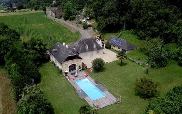 Maison à vendre    7 pièces • 219 m2 Rontignon