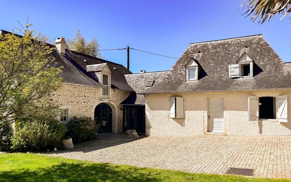 Maison à vendre    7 pièces • 219 m2 Rontignon