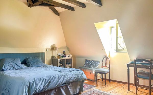 Maison à vendre    7 pièces • 219 m2 Rontignon