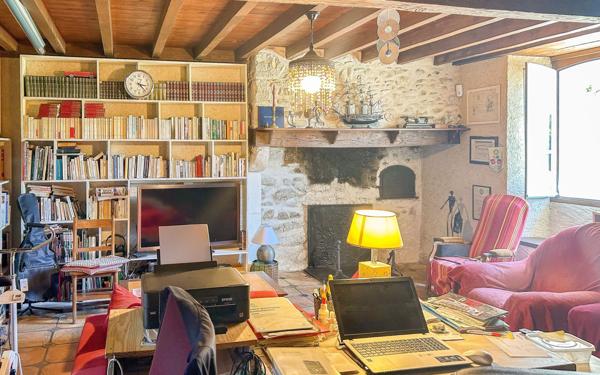 Maison à vendre    7 pièces • 219 m2 Rontignon