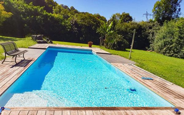 Maison à vendre    7 pièces • 219 m2 Rontignon