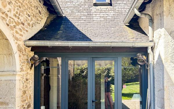 Maison à vendre    7 pièces • 219 m2 Rontignon