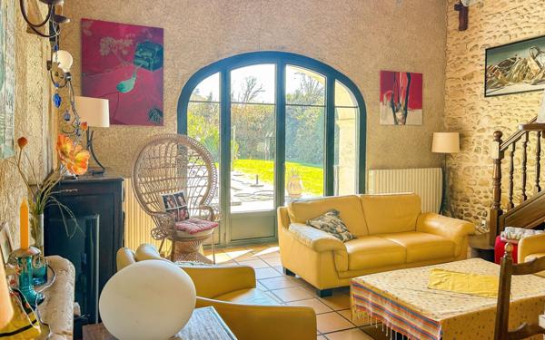 Maison à vendre    7 pièces • 219 m2 Rontignon