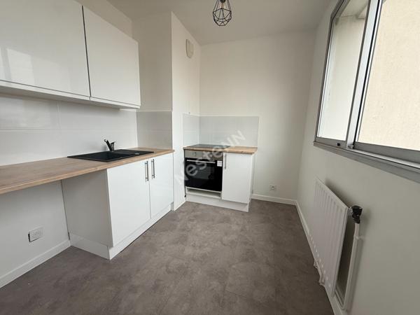 Appartement Villeurbanne 69100, 1 piece 26 m2 GRATTE-CIEL  avec cave et stationnement