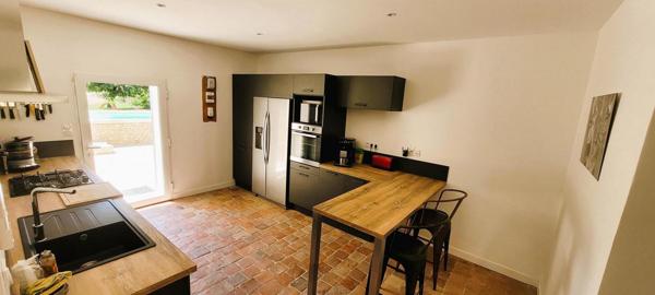 Mas rénové en campagne 200m² habitables avec jardin, piscine et garage