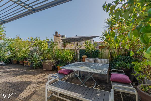 TRIANGLE D'OR BORDEAUX- TRES BEL APPARTEMENT DE PLAIN-PIED