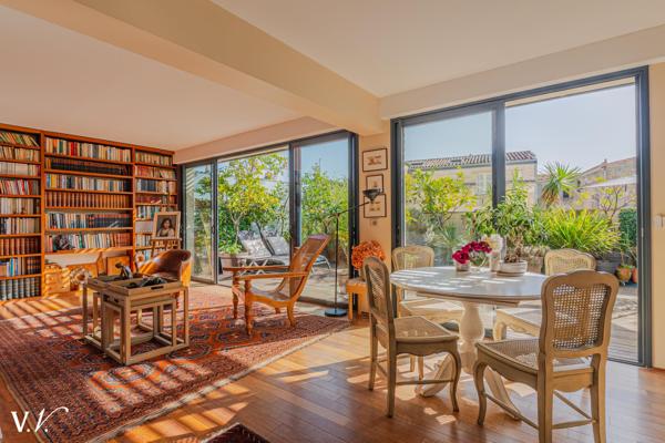 TRIANGLE D'OR BORDEAUX- TRES BEL APPARTEMENT DE PLAIN-PIED