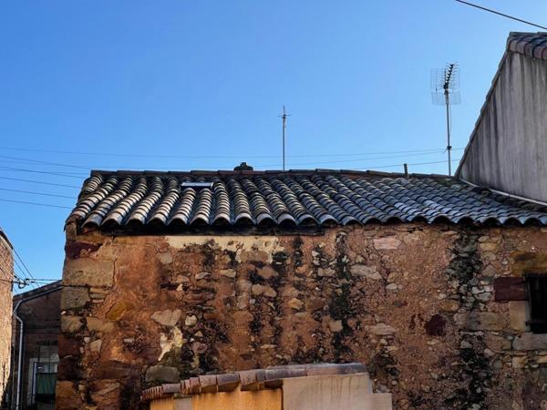 Petite maison de village à rénover.