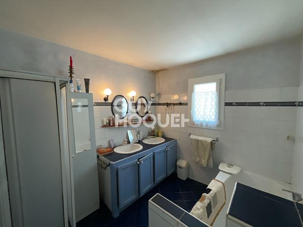 Villa proche Maubec 90 m² 3 chambres garage terrain 2400 m² vue LUBERON