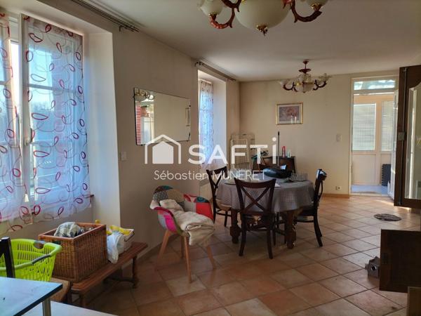 Maison ancienne rénovée 3 chambres au calme .