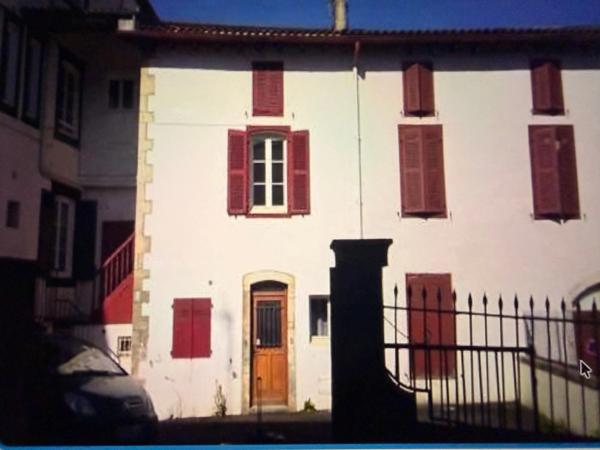 HASPARREN PETITE MAISON DE VILLE DIVISÉE EN DEUX PETITS APPARTEMENTS
