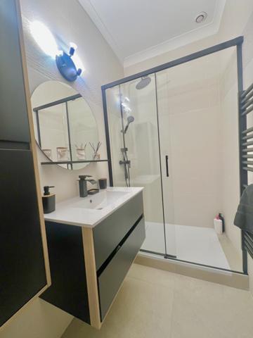 Nîmes (30000) T2 centre ville, proche gare, logement lumineux, immeuble bourgeois