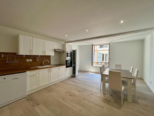 Immeuble
         8 pièces
        - 320 m² 359 000 € *