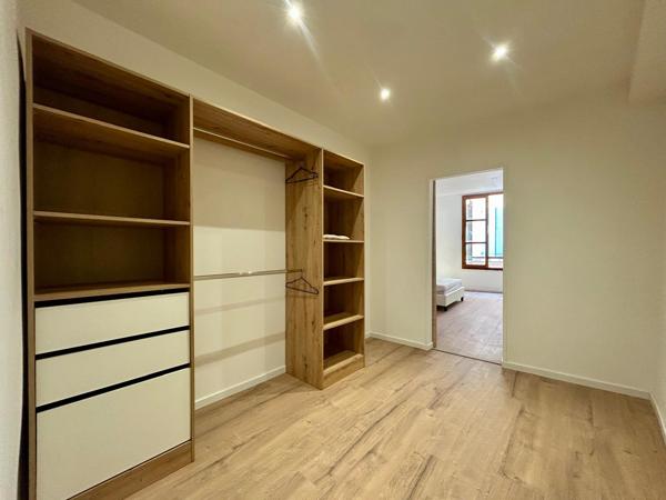 Immeuble
         8 pièces
        - 320 m² 359 000 € *