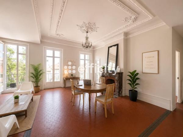 Bureau
         8 pièces
        - 223 m² Exclusivité 650 000 € *
