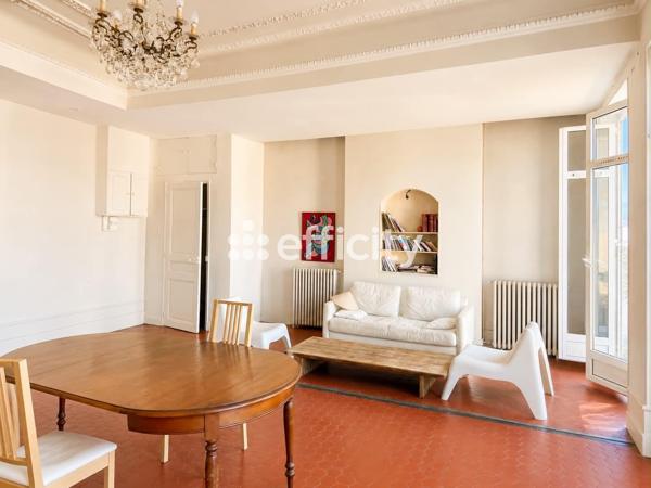 Bureau
         8 pièces
        - 223 m² Exclusivité 650 000 € *