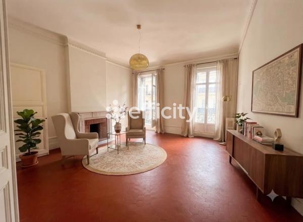 Bureau
         8 pièces
        - 223 m² Exclusivité 650 000 € *