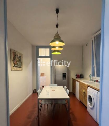 Bureau
         8 pièces
        - 223 m² Exclusivité 650 000 € *