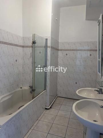 Bureau
         8 pièces
        - 223 m² Exclusivité 650 000 € *