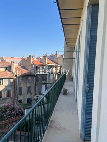 Bureau
         8 pièces
        - 223 m² Exclusivité 650 000 € *