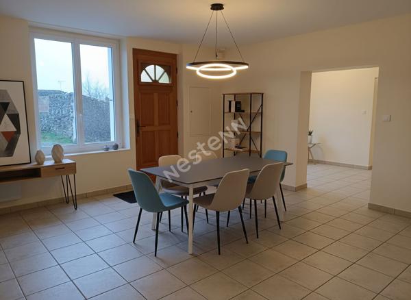 Maison en pierre familiale à vendre dans le bourg de commune de la Chaussaire