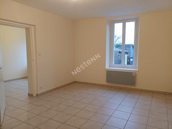Maison en pierre familiale à vendre dans le bourg de commune de la Chaussaire