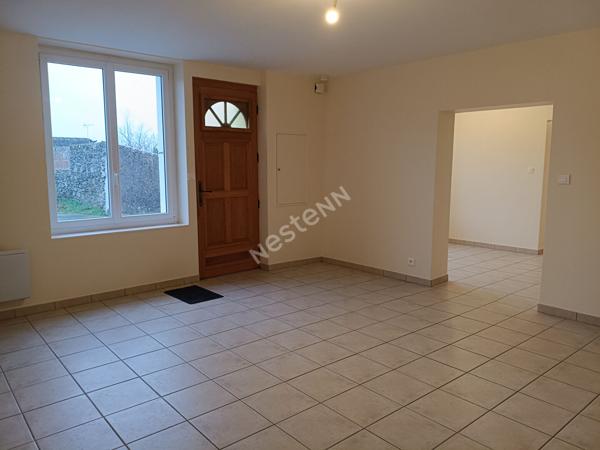 Maison en pierre familiale à vendre dans le bourg de commune de la Chaussaire