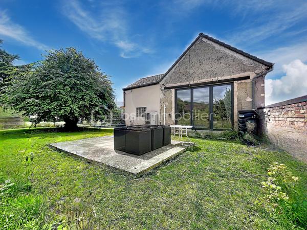 Vous cherchez une maison familiale dans le sud de l’Oise, avec de beaux volumes et la possibilité de créer encore davantage d’espace ?

Découvrez cette maison située à Amblainville, offrant actuellement 120 m² habitables, avec 6 pièces et 3 chambres.


Un potentiel idéal pour une famille souhaitant disposer de davantage de pièces : chambres supplémentaires, bureau, salle de jeux, espace pour un proche ou encore activité professionnelle.

La maison offre également un garage, plusieurs possibilités de stationnement et un jardin. 

Elle bénéficie par ailleurs d’équipements récents et économiques, avec notamment une pompe à chaleur récente, un ballon thermodynamique et un DPE classé C.

✨ Les points forts

• 120 m² habitables sur une parcelles de 365m2.
• Potentiel d’environ 180 m²
• 3 grandes chambres
• Dépendance communicante
• Garage
• Plusieurs stationnements
• Jardin 
• Pompe à chaleur récente
• DPE C

📍 Amblainville – à proximité de Bornel, Méru et Chambly

💰 NOUVEAU PRIX : 299 000 €

Une maison à découvrir pour celles et ceux qui recherchent de l’espace, du potentiel et un cadre de vie résidentiel, tout en restant à proximité des principaux pôles du secteur.

📞 Contactez-moi pour organiser une visite.